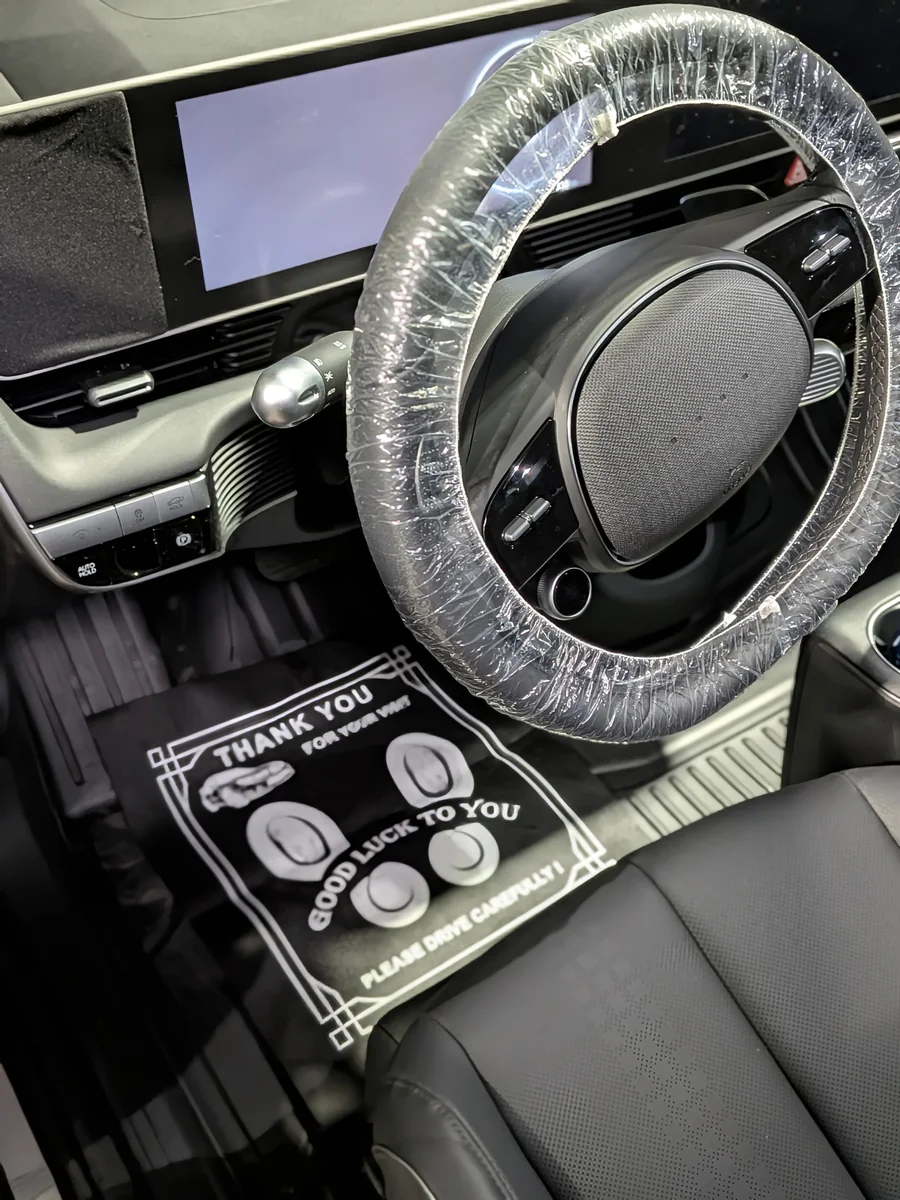 Protection du volant et du tapis pendant le travail dans le véhicule